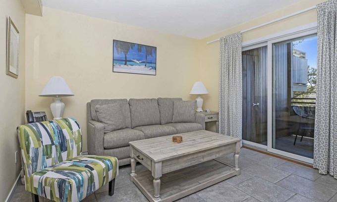Napeague Apartment | Repose 1BR Beachside Home|Tennis+PingPong+Pool+PKG