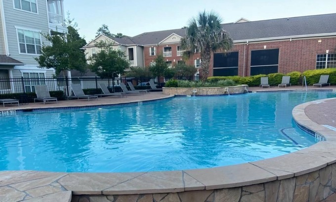 College Park Apartment | Resort-Style 2 bed/2bath Apartment in The Woodlands, TX