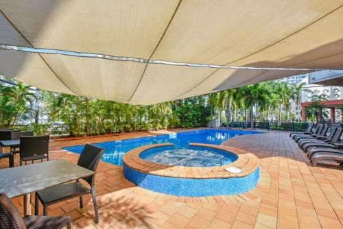 Darwin City Centre Apartment | Resort Style City View King Bed Pool Balcony