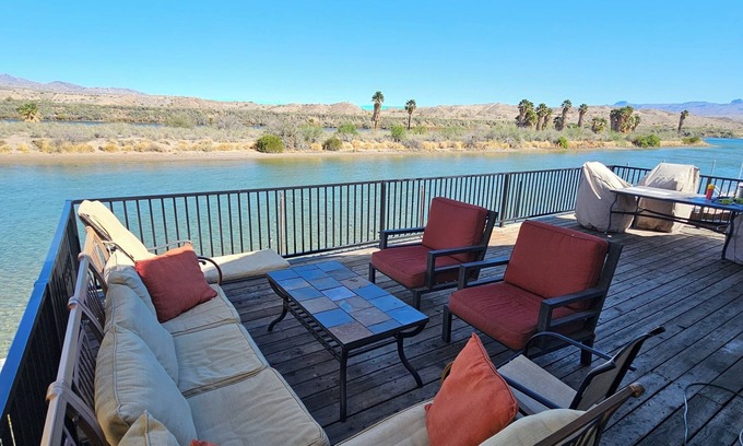 Bullhead City House | RIVER HOUSE - WATERFRONT RETREAT W/RELAXING DECKS - ONLY 8 MINS FROM LAUGHLIN