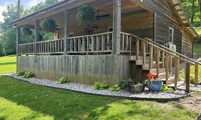 Keene Cabin | River Retreat: Private Cabin Getaway on the Bourbon Trail