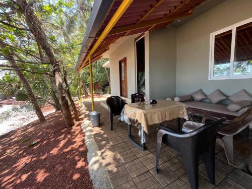 Kannur House | Rocks beach house