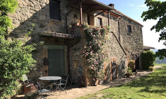 Civitella d'Agliano House | Romantic apartment with a view over the Tiber Valley