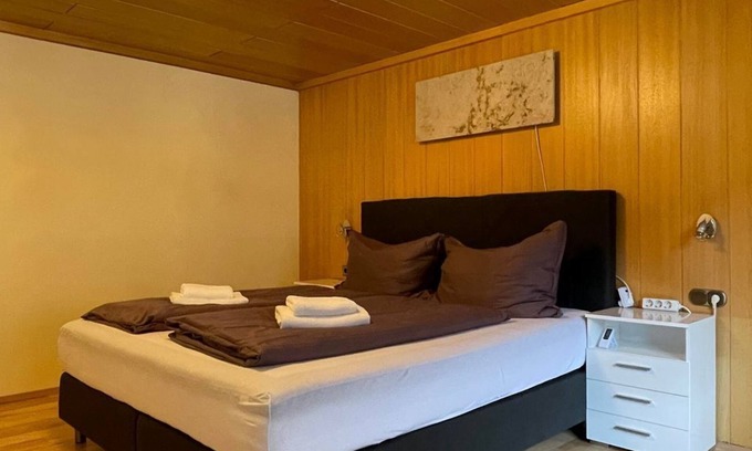 Klosterle Apartment | Room 3 - Double room, bathroom, WC - Haus St. Martin