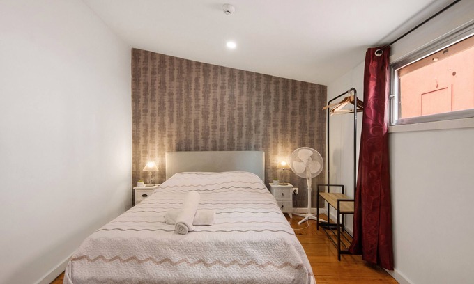 Campanha Apartment | Room 'Duplo I' with Shared Garden and Wi-Fi