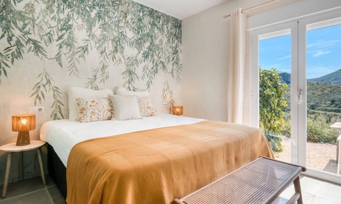 Adsubia Apartment | Room 'Hojas' with Mountain View, Wi-Fi, and Air Conditioning