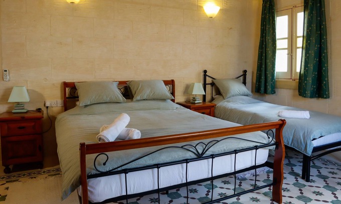 Xaghra Bed & Breakfast | Rosehill B&B