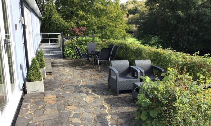 Llandybie House | Rural 4 Bed Annexe