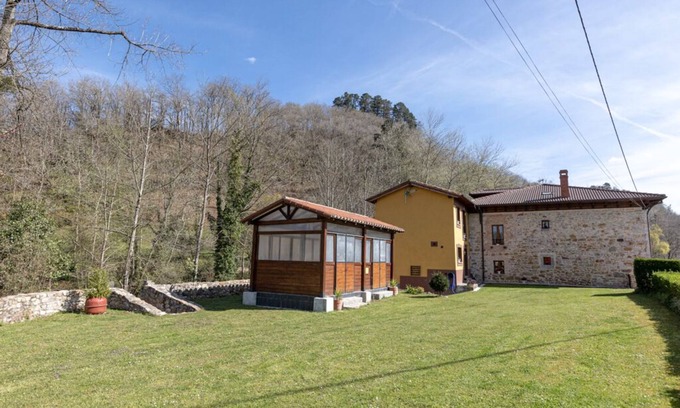 Soto de Cangas Cottage | RURAL ACCOMMODATION FLOREU DE REMIS