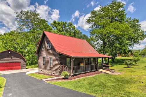 Sevierville House | Rustic Cabin with Screened Deck 8 Mi to Dollywood
