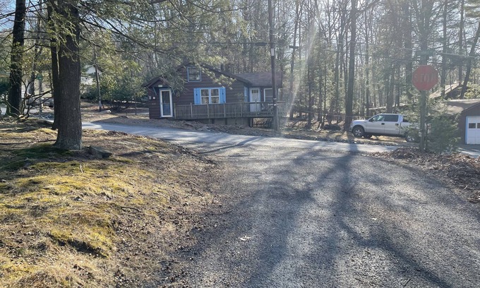 Tafton Cabin | Rustic Cozy Cabin just yards from the lake!