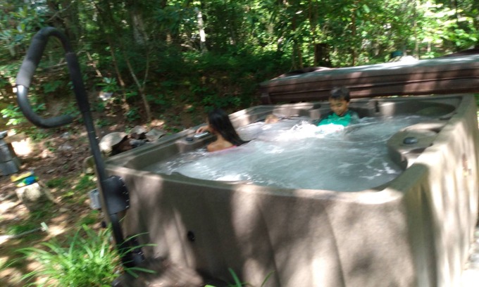 Tallassee House | Rustic home with hot tub in the mountains