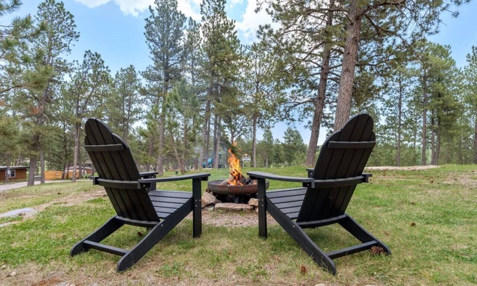 Custer Apartment | Rustic Sanctuary: Firepit + Sauna + Wildlife Watching