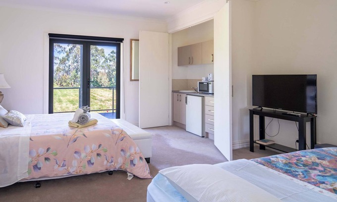 Labertouche House | Rustic Winery Villa | Queen + Single Bed Room 2 with En-Suite