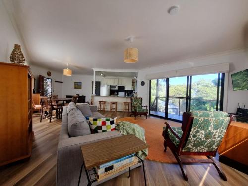 Long Beach House | Salty Dog managed by Batemans Bay Accom