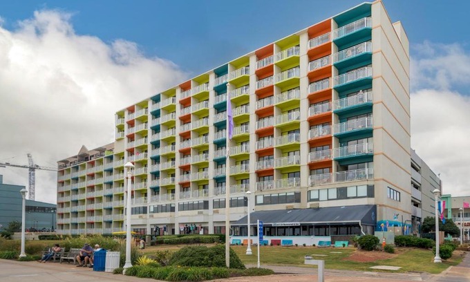 Northeast Virginia Beach Hotel | Sandcastle Resort