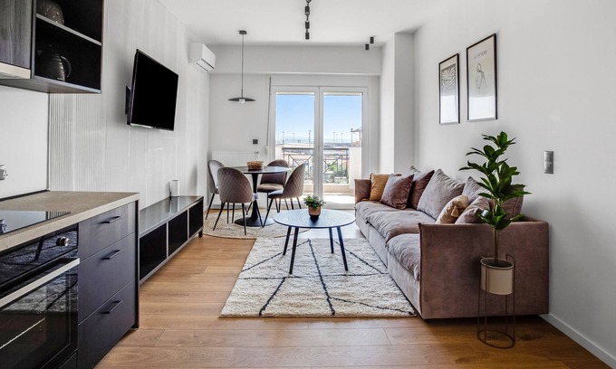 Thessaloniki Apartment | Sanders Arch - Beautiful 1-bdr Apt w Sleeping Sofa