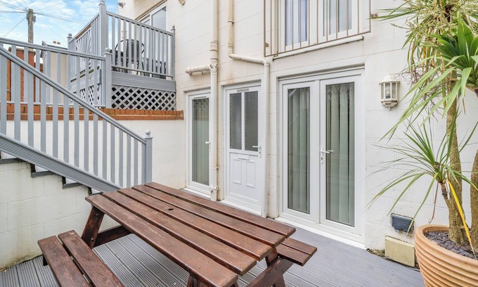 Bispham Apartment | SANDPIPER SUITE, country holiday cottage in Bispham
