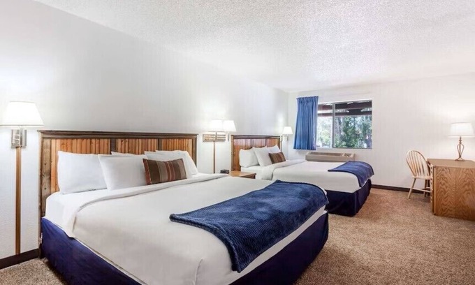 Ponderay Hotel | Sandpoint Inn