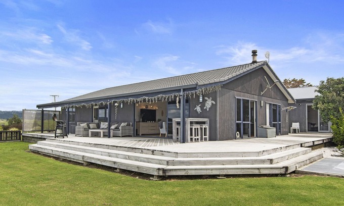 Waipu House | Seabreeze Serenity - Waipu Holiday Home