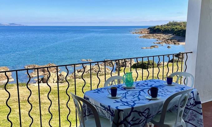 Calcatoggio Apartment | Seaside holiday flat for 2 with terrace, pool, and restaurant