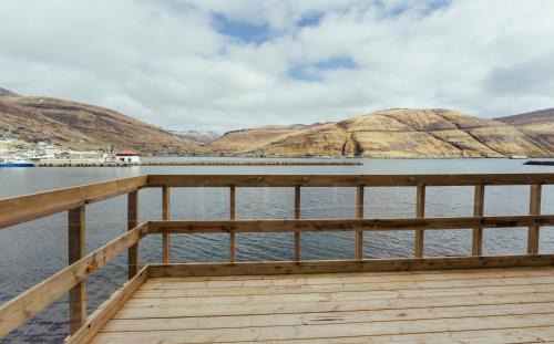 Streymoy House | Seaside Nest - Charming Waterfront Retreat