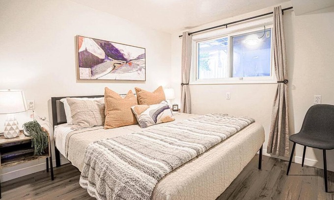 SeaTac House | Seatac 2BR Lower Unit- 5 min to Airport