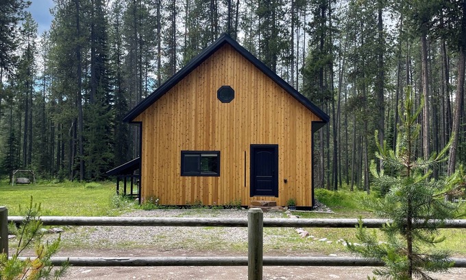 Columbia Falls Cabin | Secluded modern cabin bordering Glacier National Park!