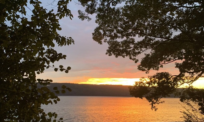 Burdett Cottage | Seneca Lake front cottage on heart of Wine Trail, with gorgeous sunset views.