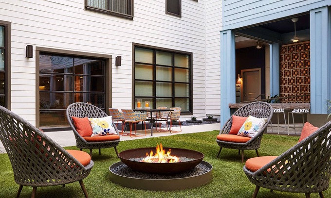 East Cesar Chavez Apartment | Sentral East Austin at 1630 E. Sixth