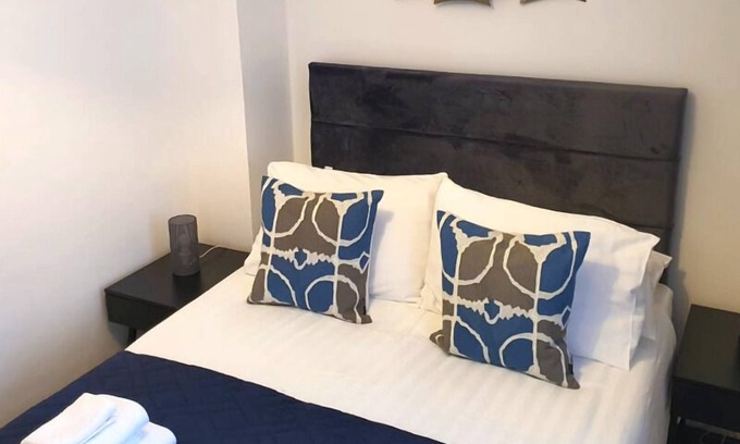 Sudbury Apartment | Serene 2Bedroom/1Bathroom Flat with FREE WIFI and PARKING