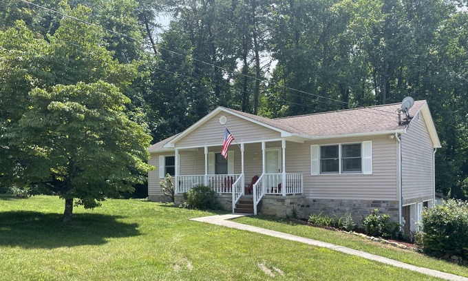 Johnson City House | Serene 3 Bedroom House w/King Bed and Fully Equipped Kitchen-Close to Everything