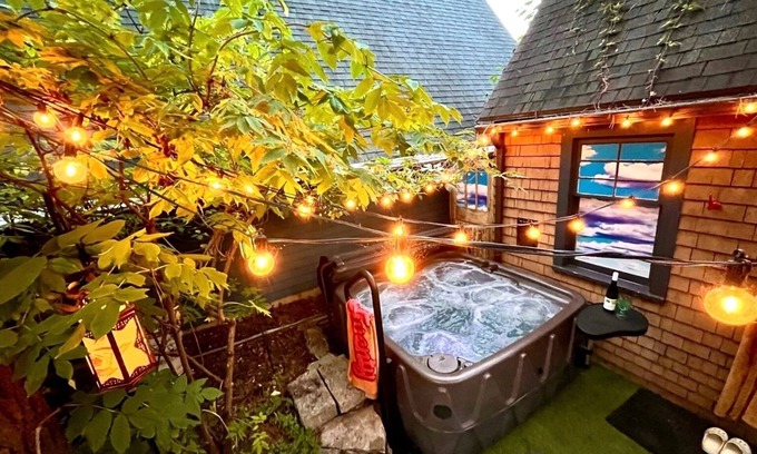 Appleton House | SevenTwenty: Hot Tub Under the Stars - Appleton’s Cozy Hideaway