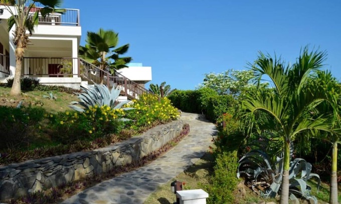 Spring Estate Apartment | "Shoreside" - beach-front studio apartment for two