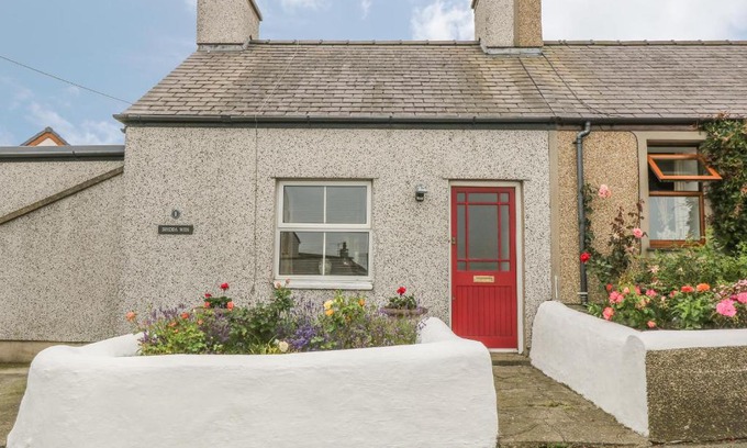 Llanfaethlu House | Simdda Wen Cottage