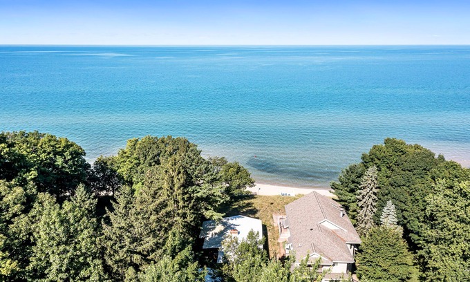 Holland House | Skylight Cottage | 3 Bed, 2 Bath