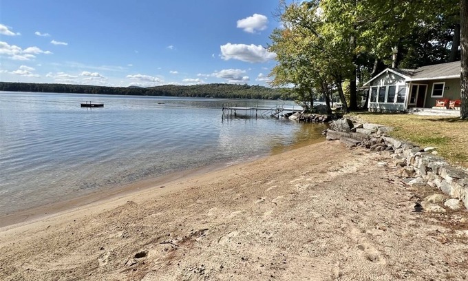 Harrison Cottage | SLEEPS 15 WITH A PRIVATE SANDY BEACH ON LONG LAKE.