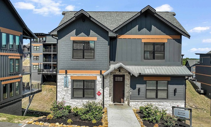 Sevierville Ski Chalet | Sleeps 18 | Heated Pool | Hot Tub | Mountain Views
