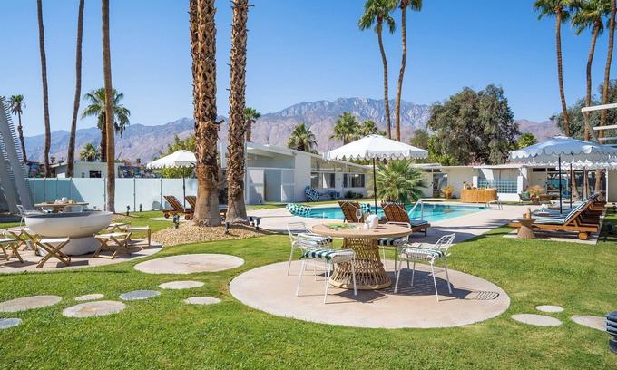 Desert Park Estates Hotel | Sleeps 32, 16-Room Hotel w/Pool | Monkey Tree