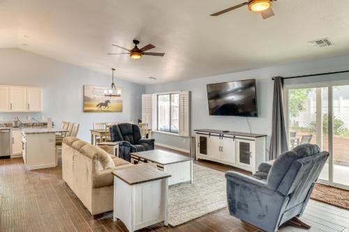 Show Low House | Soak Under Snowy Skies Show Low Home 3 Mi to Lake