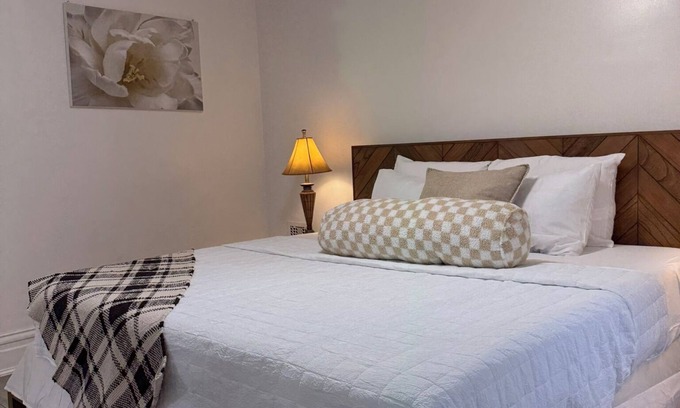 South Side Slopes House | Soothing entire 3-bedroom 2-fullbath house with AC in Pittsburgh