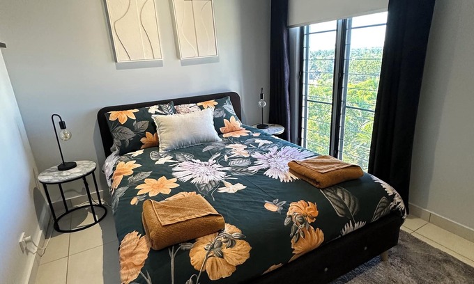 Stuart Park Apartment | Spacious 2 Bedroom City & Ocean View Apartment