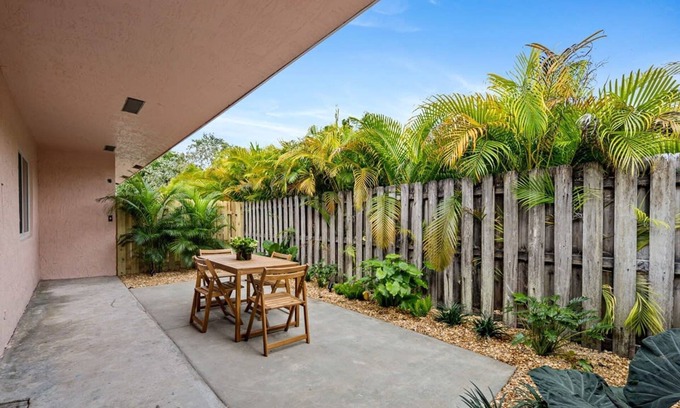 Sailboat Bend Apartment | Spacious 2 BR Sailboat Bend