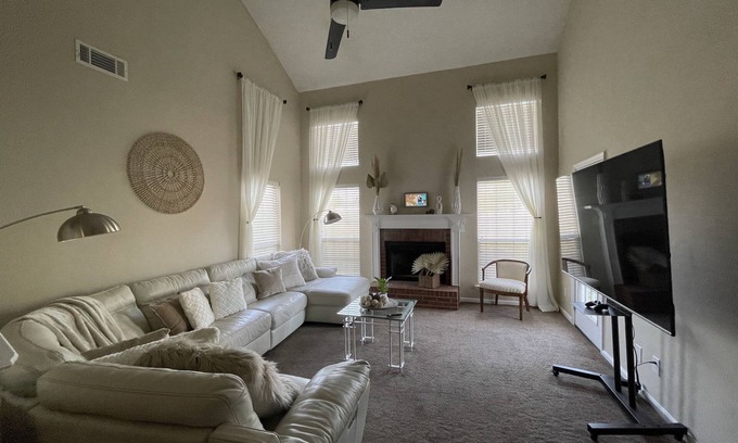 Warner Robins House | Spacious 4 Bedroom home that sleeps up to 8 guests