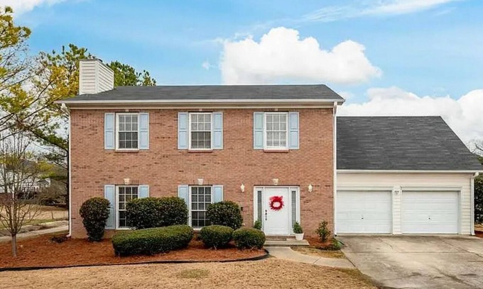 Siluria House | Spacious 4-bedroom house in charming Alabaster with WiFi, AC