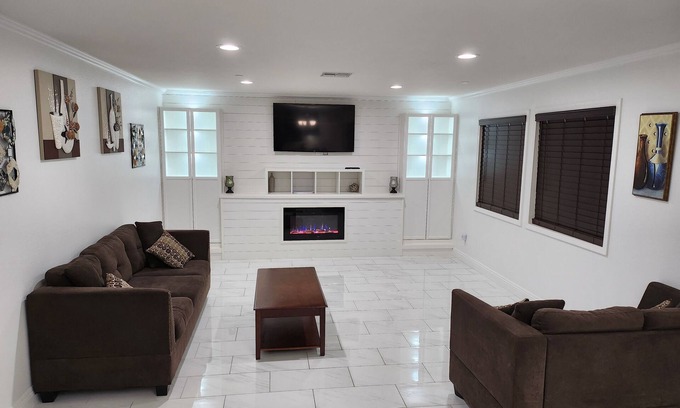 Victorville House | Spacious 4-bedroom House with Pool Table Nice Neighborhood in Victorville