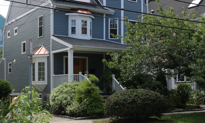 Somerville House | Spacious 4-level home with piano