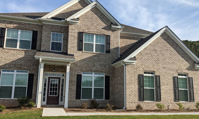 Covington House | Spacious 5BR 4BA Retreat: The Best Kept Secret in Covington