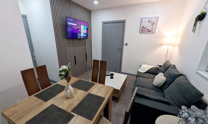 Clayton Apartment | Spacious and Comfortable Modern Rooms