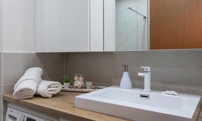 Zagreb Apartment | Spacious Apartment in Radnička Business Zone